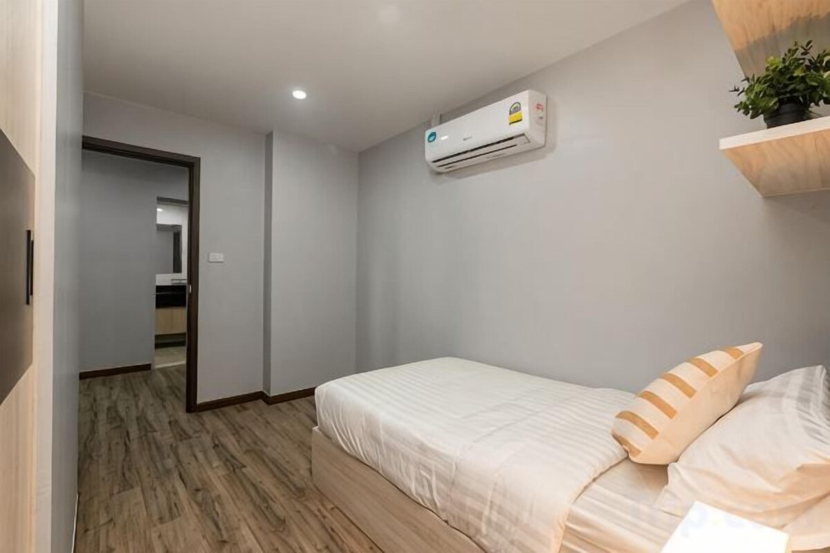 Minibar, in-room safe, desk, free WiFi