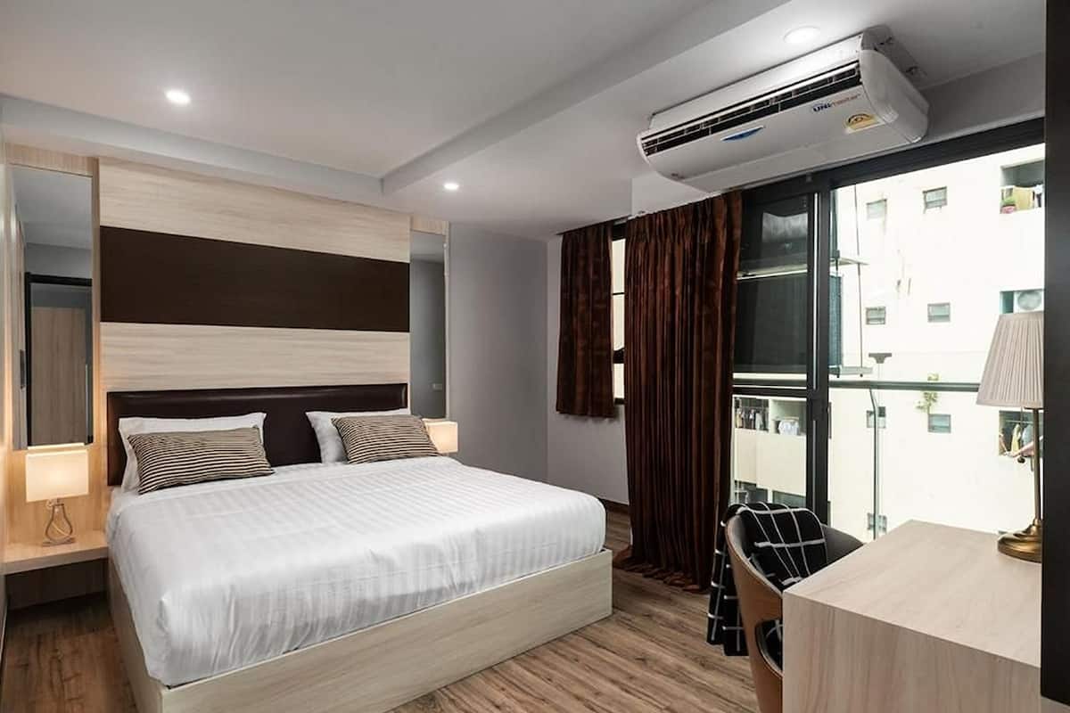 Habitación familiar | Minibar, caja de seguridad en la habitación, escritorio y wifi gratis