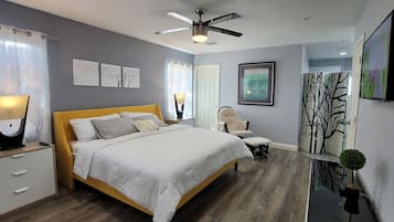 3 habitaciones, tabla de planchar con plancha y cuna de viaje