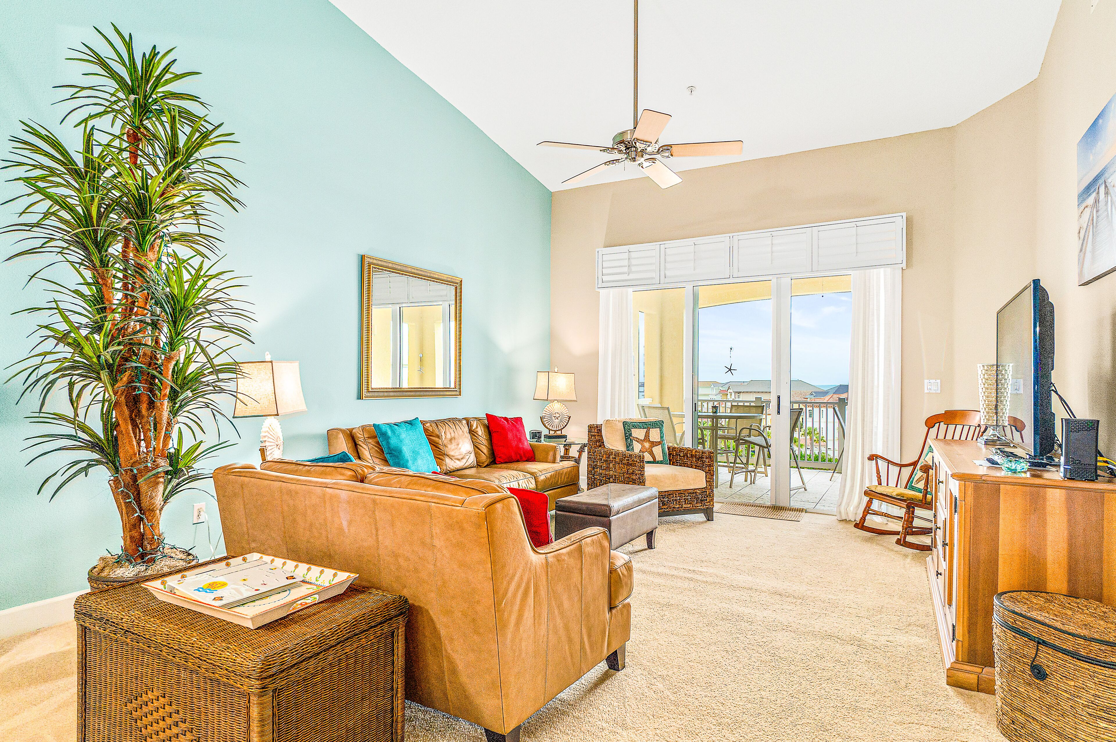 Ocean and golf view condo with balcony, 2 pools, gym, clubhouse & beach access
