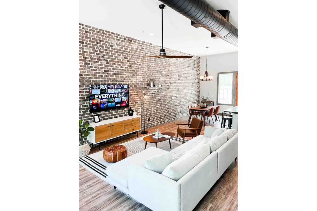  2 bedroom 2 bath Modern Luxury Townhome near Marshwalk