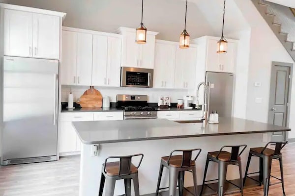 Geladeira, micro-ondas, fogão, cooktop