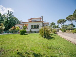 Exterior - Large 7 Bedrms villa in Spain, near Barcelona &15min beaches Private pool (sils)