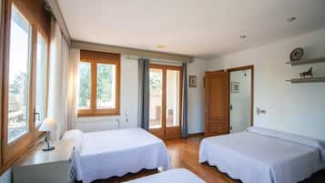 7 habitaciones, internet y ropa de cama