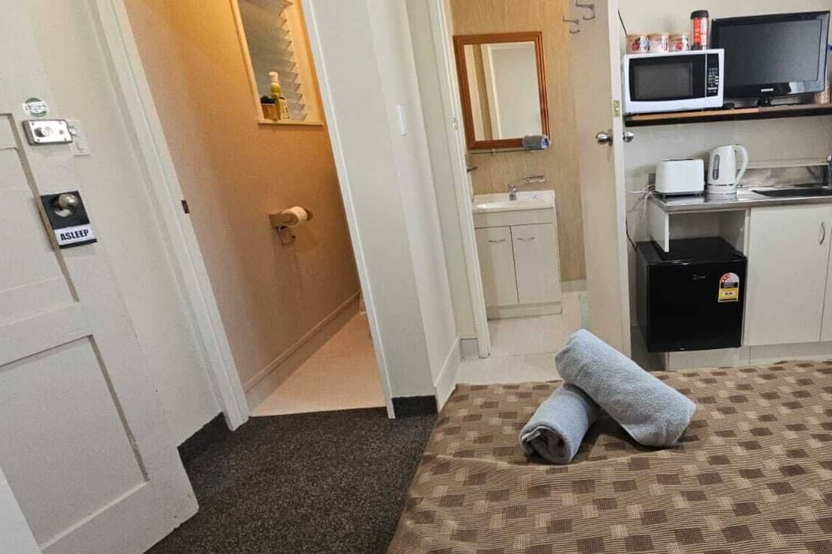 Economy Double Room | Individually furnished, laptop workspace, free WiFi, bed sheets