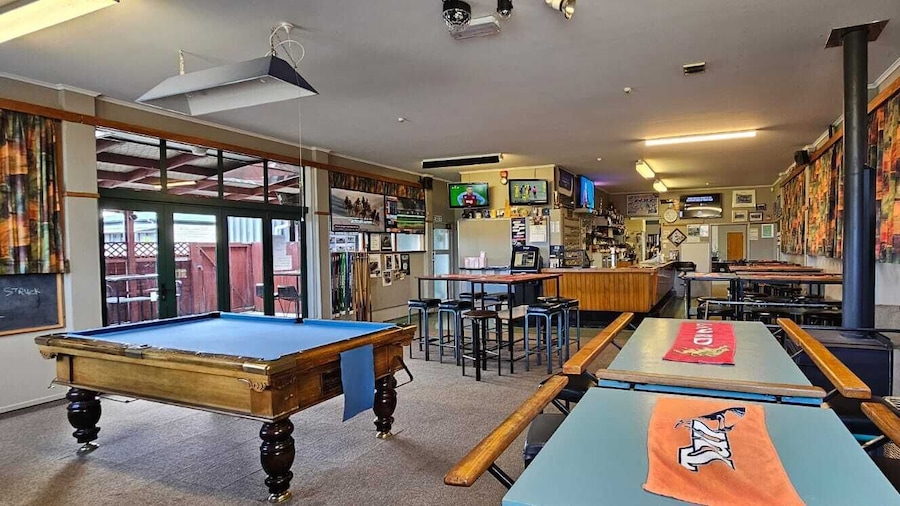 White Horse Inn Restaurant & Motel