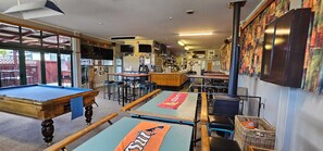 Sports bar - White Horse Inn Restaurant & Motel (Longburn)