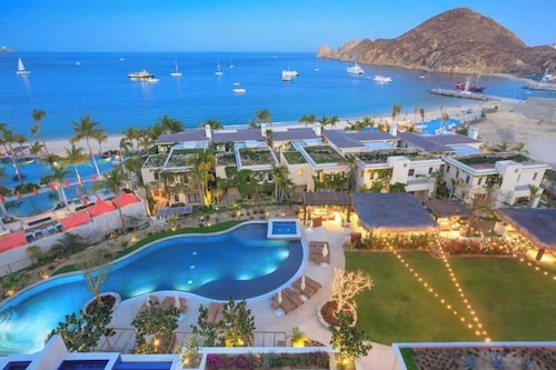 Luxury Resort Beachfront Condo 1bed/private pool