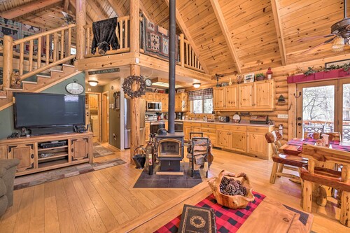 2-Acre Cabin in Pinetop-Lakeside w/ Fenced Yard