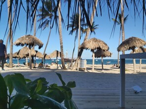 On the beach, white sand, 3 beach bars - Sol Caribe Punta Cana (Punta Cana)