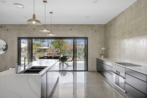 Lave-vaisselle, chaise haute