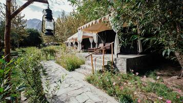 Deluxe Room | Living area