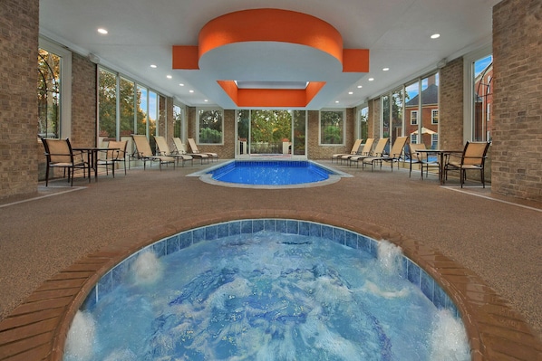 Piscina coperta, una piscina riscaldata