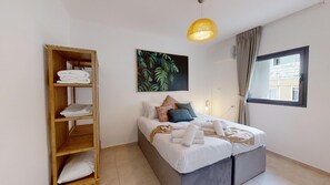 2 chambres, bureau, fer et planche à repasser, accès au Wi-Fi (inclus)