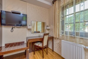 Family Apartment, Multiple Bedrooms, Mountainside (Pool Villa Silva Marija - App 206) | 1 bedroom, laptop workspace, free WiFi, bed sheets - Pool Villa Silva Marija (Brezice)