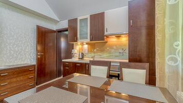 Family Apartment, Multiple Bedrooms, Mountainside (Pool Villa Silva Marija - App 206) | Private kitchen