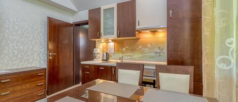Family Apartment, Multiple Bedrooms, Mountainside (Pool Villa Silva Marija - App 206) | Private kitchen