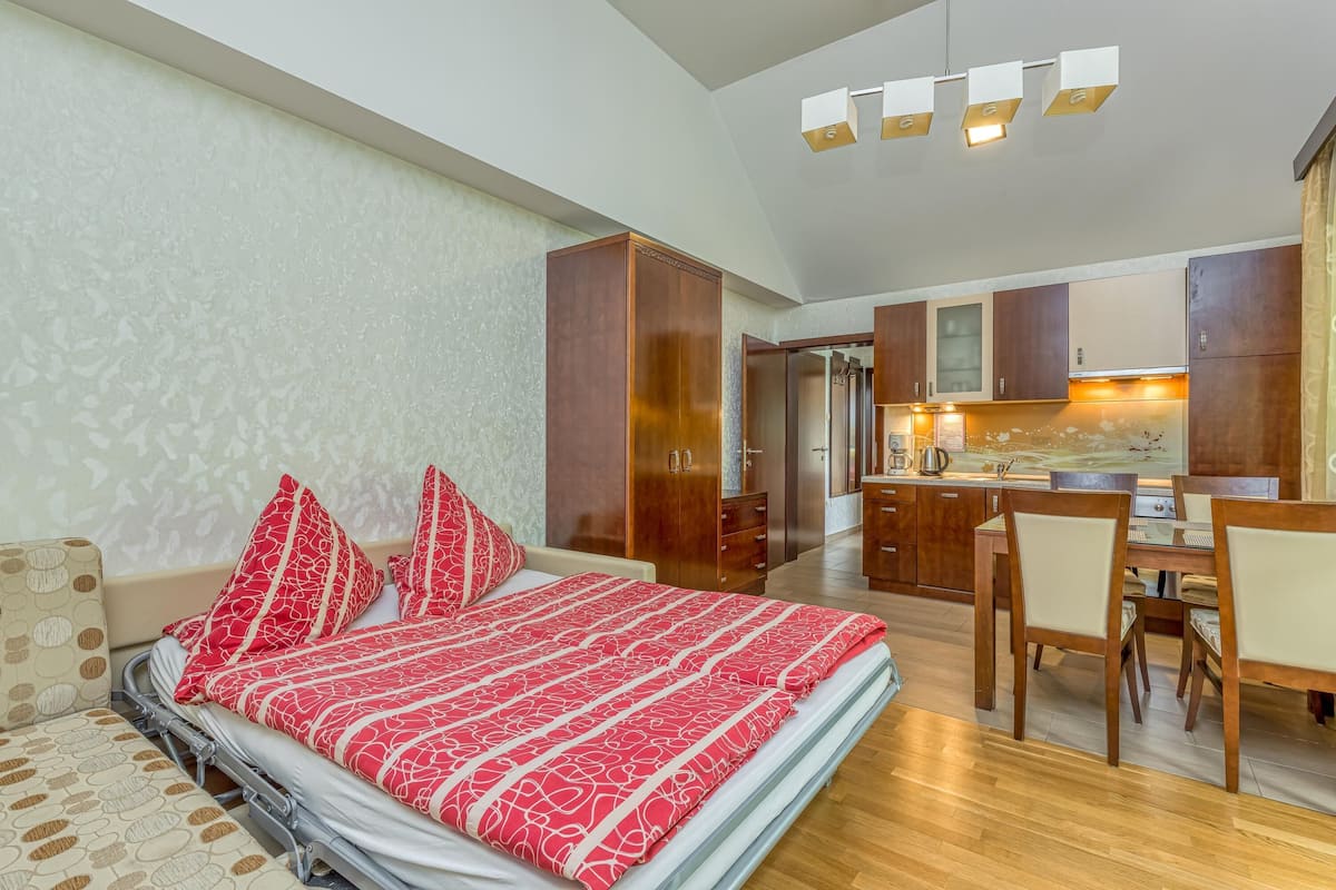 Căn hộ dành cho gia đình, 1 phòng ngủ, cạnh núi (Pool Villa Silva Marija - App 206) | 1 phòng ngủ, khu vực làm việc phù hợp cho laptop