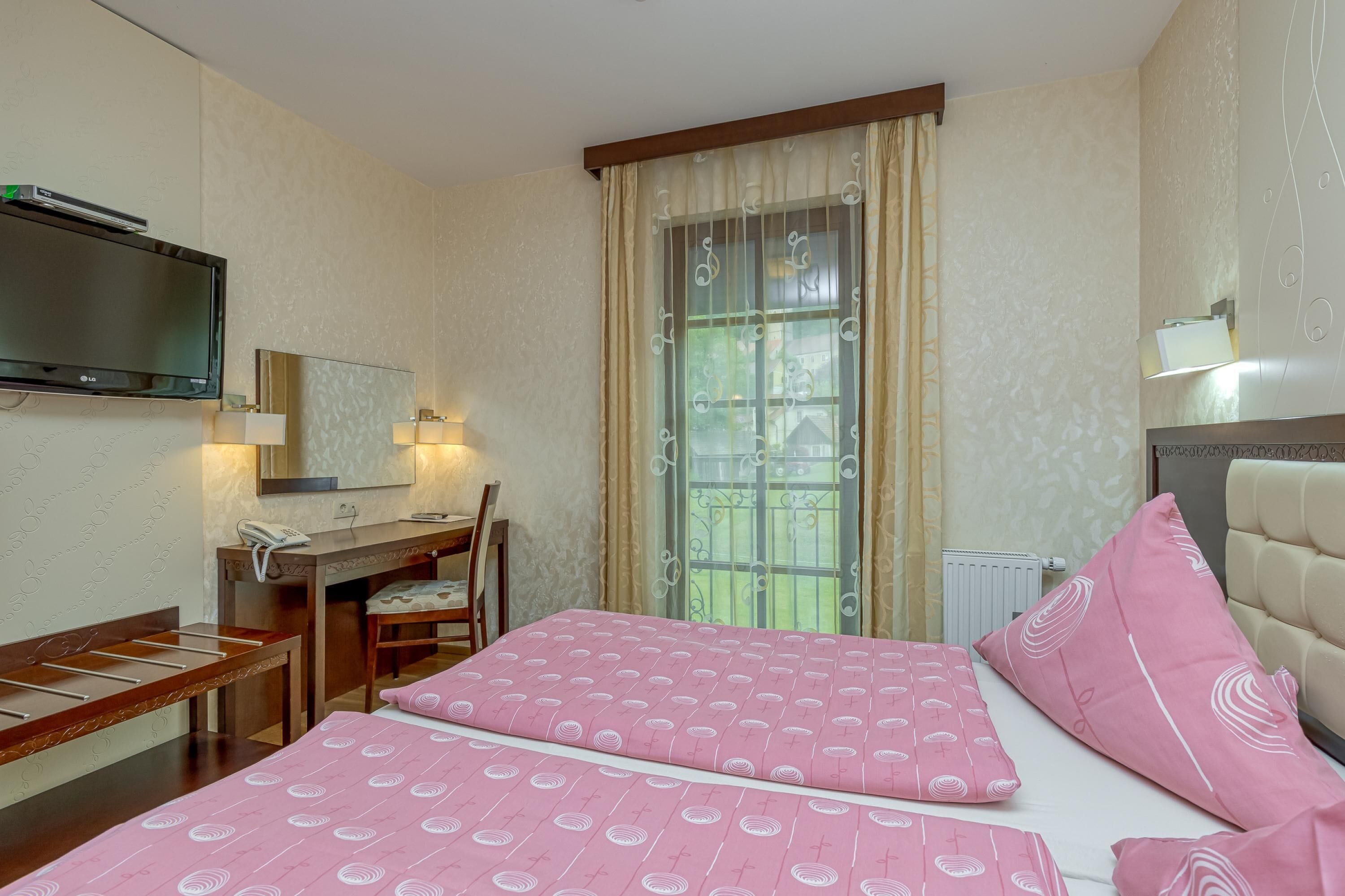 Apartamento familiar, varias habitaciones, junto a la montaña (Pool Villa Silva Marija - App 102) | 1 dormitorio, espacio para trabajar con un portátil, wifi gratis