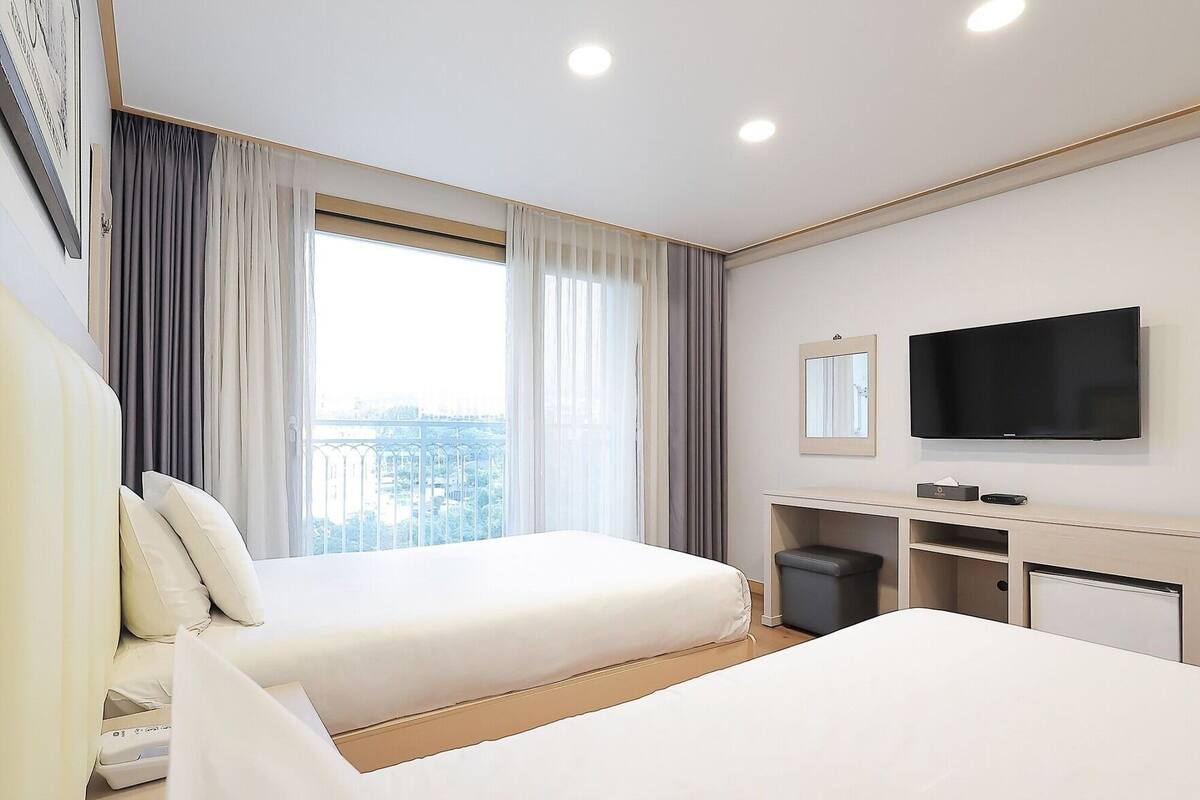 Hypo-allergenic bedding, desk, laptop workspace, soundproofing