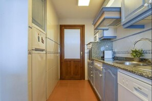 Kühlschrank, Mikrowelle, Ofen, Geschirrspüler