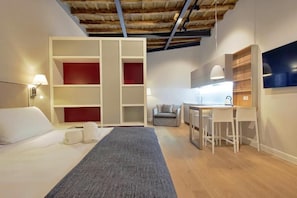 Family Studio | Free WiFi, bed sheets - Monti Panisperna Suites (Rome)
