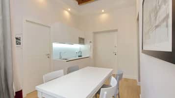 TV a schermo piatto 42 pollici con canali digitali