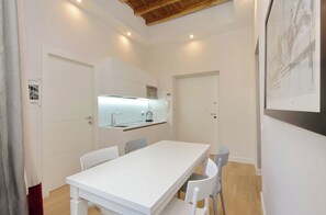 Télévision à écran plat de 42 pouces avec chaînes numériques