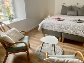 3 bedrooms, iron/ironing board, travel crib, WiFi - LA MAISON D'ALPHONSE 4* Terrace & garden - River access, historic center (Quimperlé)