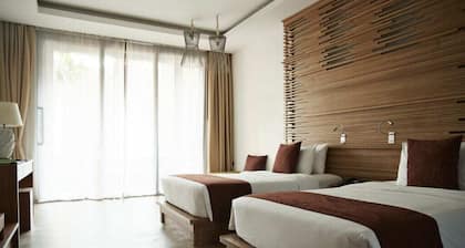 Yellow Apple Hotel