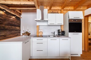 Kühlschrank, Ofen, Herdplatte, Geschirrspüler