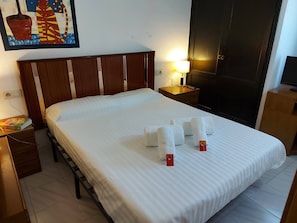 3 bedrooms, travel crib, free WiFi, bed sheets - Typical house under the pines with swimming pool and wifi (L'Escala)