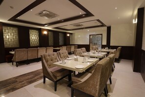 Restaurant - Hotel Silvotel (Indore)