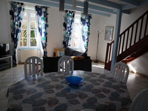 TV, DVD player, ping pong - Cottage of 6 persons with pool (Montpellier-de-Médillan)
