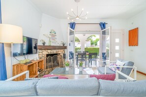 Televisie en een open haard