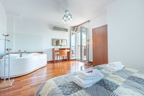 3 slaapkamers, een strijkplank/strijkijzer, wifi