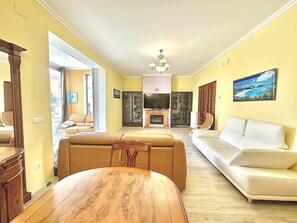 Fernseher, Kamin