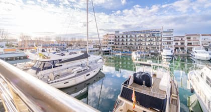 0163-PORT SALINS Apartment with canal view