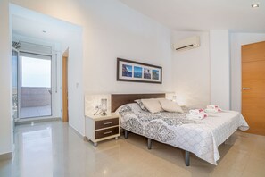 3 chambres, fer et planche à repasser, accès au Wi-Fi (inclus)