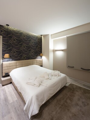 Minibar, wifi gratis y ropa de cama 