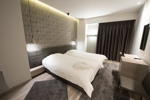 Habitación con 1 cama matrimonial o 2 individuales | Minibar, wifi gratis y ropa de cama 