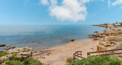 Holiday Home 'Roberta' with Sea View, Terrace, Air Conditioning & Wi-Fi