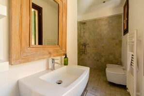 Shower, hair dryer, bidet - Ca Melusina family house with garden (Venice)