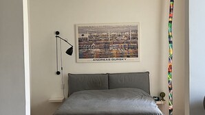 A bedroom with a bed, a desk, and a chair. - Beautiful apartment within walking distance of St. Peter's (Roma)