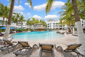 Pool - Beach Club 2 Bedroom Penthouse with rooftop terrace (Palm Cove)