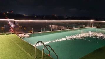 Hồ bơi trong nhà