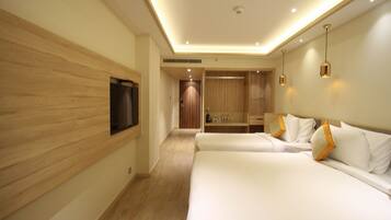 1 bedroom, Egyptian cotton sheets, premium bedding, down comforters