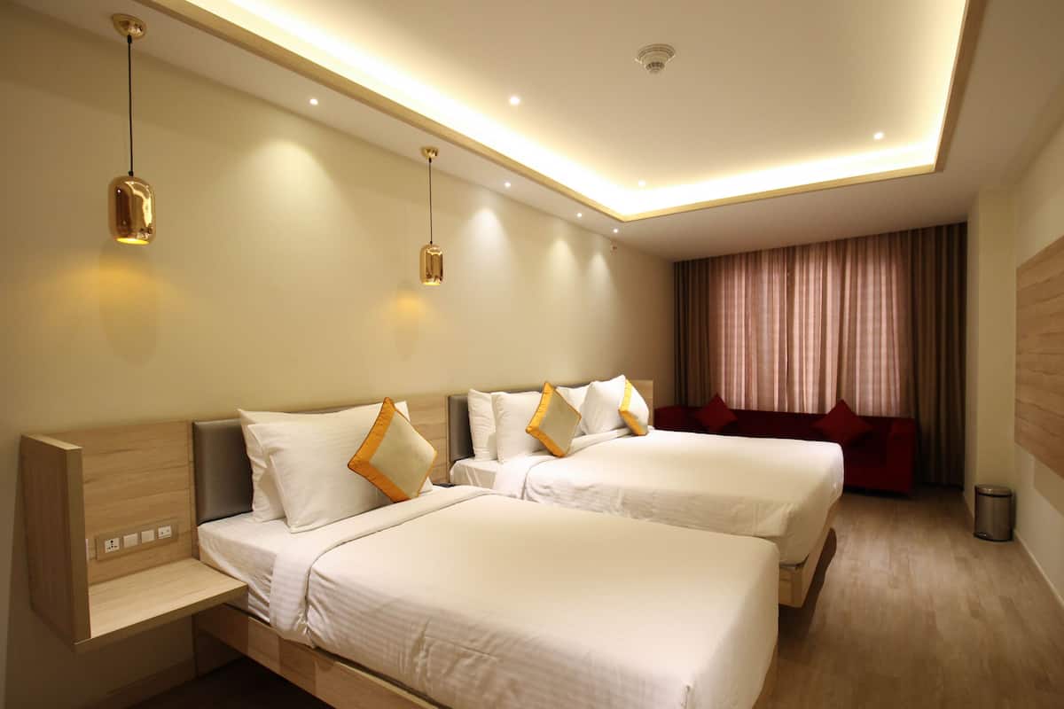 1 bedroom, Egyptian cotton sheets, premium bedding, down comforters