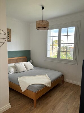 2 bedrooms, iron/ironing board, travel cot, free WiFi - Renovated 3-star house of 60 m2 with large enclosed garden (pets welcome). (Noirmoutier-en-l'Île)