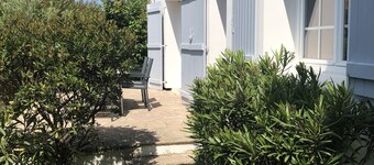 Renovated 3-star house of 60 m2 with large enclosed garden (pets welcome).
